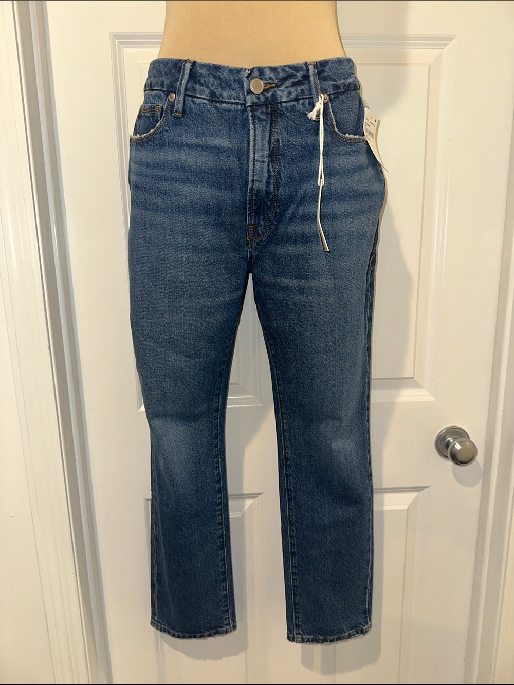 Good American Good Classic High Wist Blue Jeans. NWT